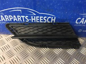 Used Bumper grille BMW 3 serie (E90) 320i 16V Price € 21,00 Margin scheme offered by Carparts Heesch