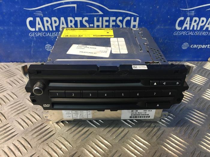 Używane Odtwarzacz CD BMW 1 serie (E81) 118i 16V Cena € 300,00 Procedura marży oferowane przez Carparts Heesch