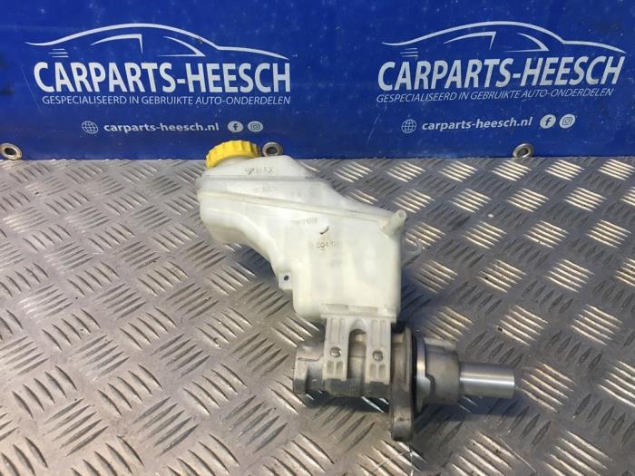 Master cylinder from a Fiat Grande Punto (199) 1.2 2007