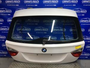 Używane Tylna klapa BMW 3 serie Touring (E91) 320i 16V Cena € 105,00 Procedura marży oferowane przez Carparts Heesch