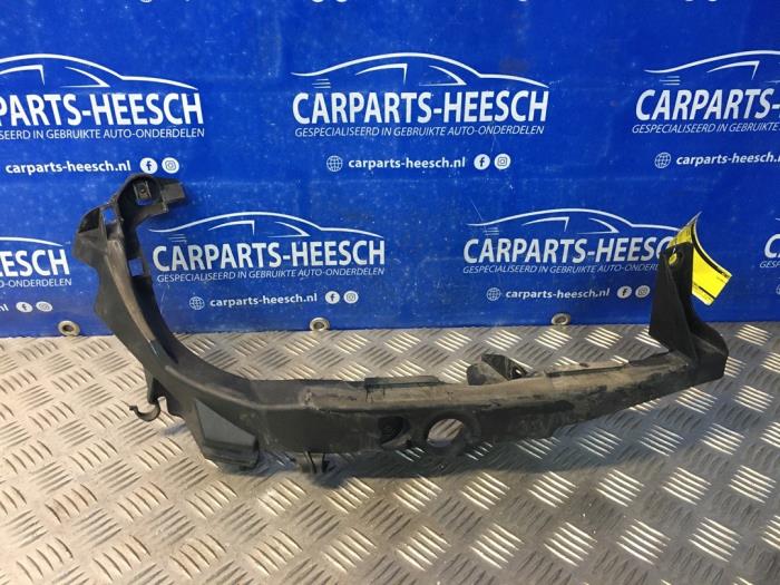 Begagnade Strålkastarram, höger BMW 3 serie (E90) 318i 16V Pris € 25,00 Marginaltabell erbjuds av Carparts Heesch