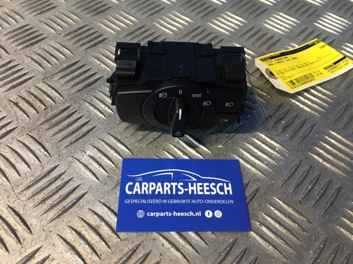 Używane Przelacznik swiatel BMW 3 serie (E90) 318i 16V Cena € 25,00 Procedura marży oferowane przez Carparts Heesch