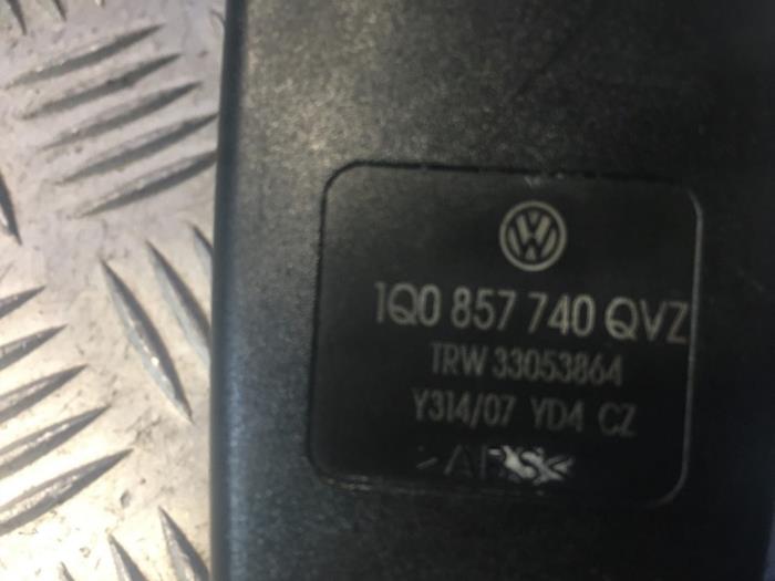 Rear seatbelt buckle, right from a Volkswagen Eos (1F7/F8) 2.0 TFSI 16V 2007