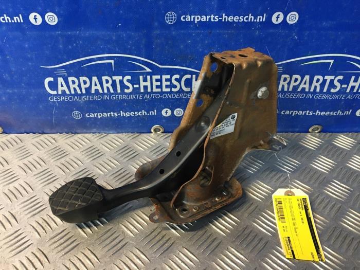 Używane Pedal hamulca Volkswagen Caddy III (2KA,2KH,2CA,2CH) 1.6 TDI 16V Cena € 40,00 Procedura marży oferowane przez Carparts Heesch