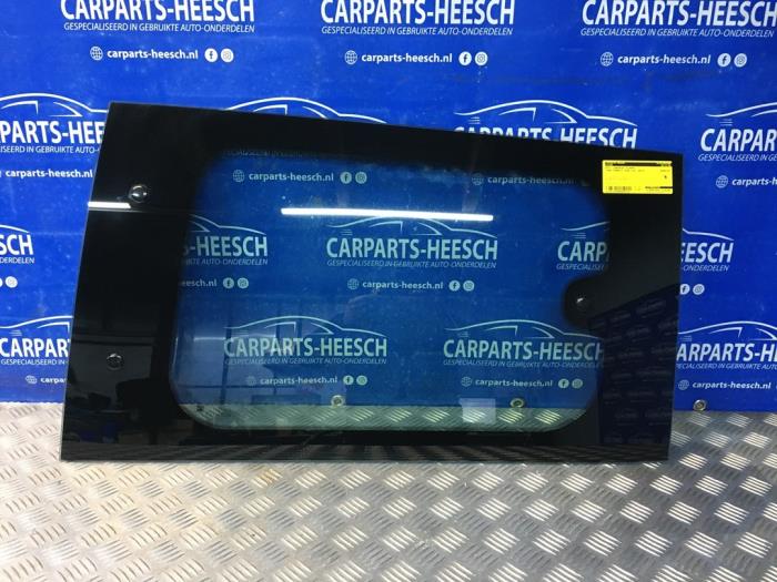 Usados Ventanilla de puerta de carga lateral Ford Transit Courier 1.0 Ti-VCT EcoBoost 12V Precio € 75,00 Norma de margen ofrecido por Carparts Heesch