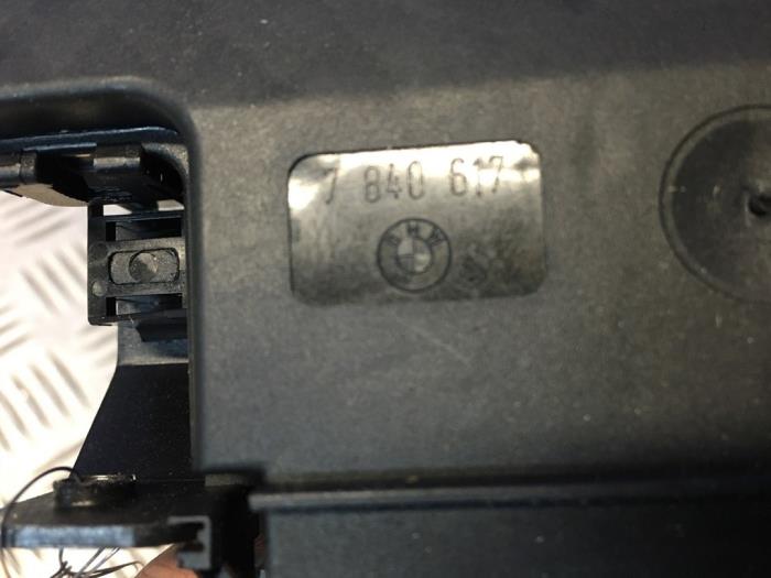 Tailgate lock mechanism from a BMW 1 serie (E81) 116i 2.0 16V 2009