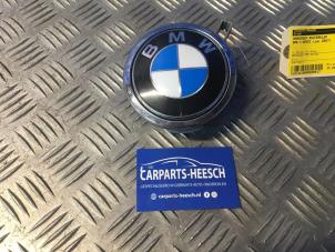 Usagé Poignée hayon BMW 1 serie (E87/87N) 118i 16V Prix € 15,75 Règlement à la marge proposé par Carparts Heesch