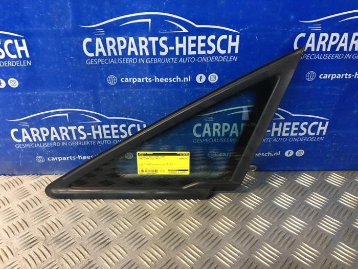 Usados Ventanilla triangular izquierda delante Ford C-Max (DXA) 1.0 Ti-VCT EcoBoost 12V 125 Precio € 30,00 Norma de margen ofrecido por Carparts Heesch