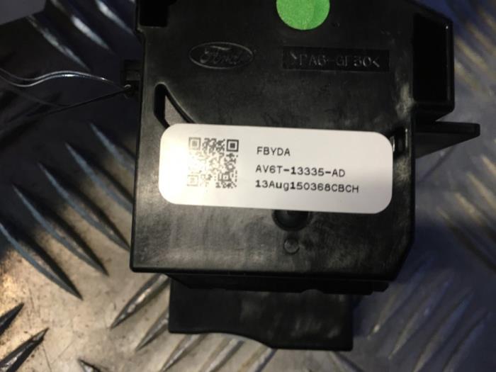Interruptor de indicador de dirección de un Ford C-Max (DXA) 1.0 Ti-VCT EcoBoost 12V 125 2013