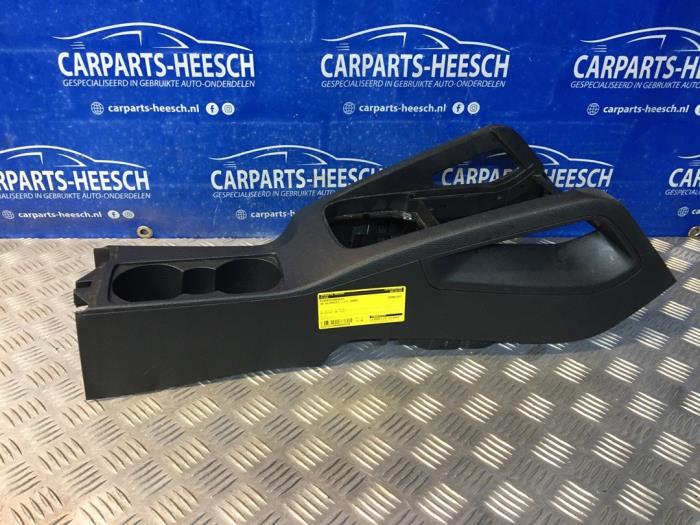 Begagnade Mittkonsol Volkswagen Scirocco (137/13AD) 1.4 TSI 160 16V Pris € 35,00 Marginaltabell erbjuds av Carparts Heesch