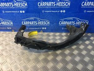 Used Headlight frame, left BMW 1 serie (E81) 116i 1.6 16V Price € 26,25 Margin scheme offered by Carparts Heesch