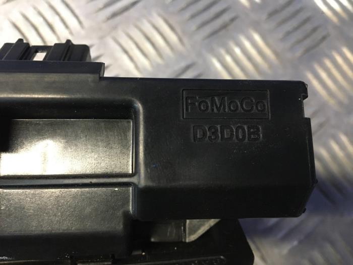 Tailgate lock mechanism from a Ford Fiesta 6 (JA8) 1.0 EcoBoost 12V 100 2016