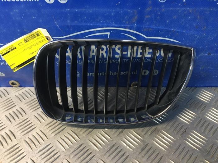 Begagnade Grill BMW 1 serie (E81) 116i 1.6 16V Pris € 20,00 Marginaltabell erbjuds av Carparts Heesch