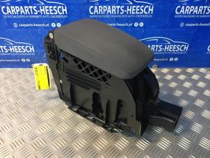 Used Armrest Volkswagen Golf V Variant (1K5) 1.4 TSI 160 16V Price € 36,75 Margin scheme offered by Carparts Heesch