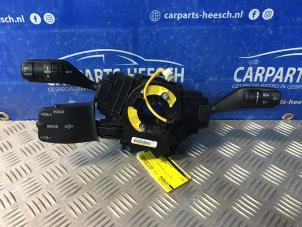 Używane Przelacznik Combi kolumny kierownicy Ford Focus 2 Wagon 1.8 16V Cena € 31,50 Procedura marży oferowane przez Carparts Heesch