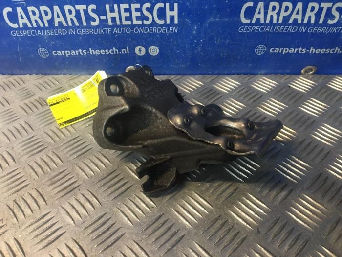 Usagé Support moteur BMW 1 serie (F20) 116i 1.6 16V Prix € 15,00 Règlement à la marge proposé par Carparts Heesch