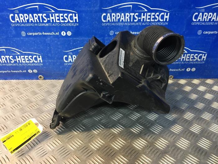 Begagnade Luftfilterhus BMW 3 serie (E90) 318i 16V Pris € 50,00 Marginaltabell erbjuds av Carparts Heesch