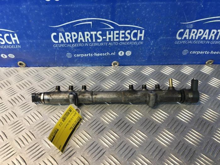 Usagé Distributeur de carburant Volvo V70 (SW) 2.4 D5 20V Prix € 50,00 Règlement à la marge proposé par Carparts Heesch