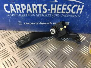 Usados Interruptor de indicador de dirección Volkswagen Golf Plus (5M1/1KP) 1.4 TSI 140 16V Precio € 15,75 Norma de margen ofrecido por Carparts Heesch