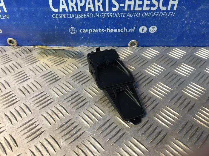 Begagnade Regnsensor Ford Focus 3 1.6 EcoBoost 16V 150 Pris € 100,00 Marginaltabell erbjuds av Carparts Heesch