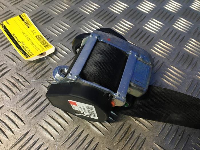 Rear seatbelt, left from a Volvo V60 I (FW/GW) 1.6 DRIVe 2012