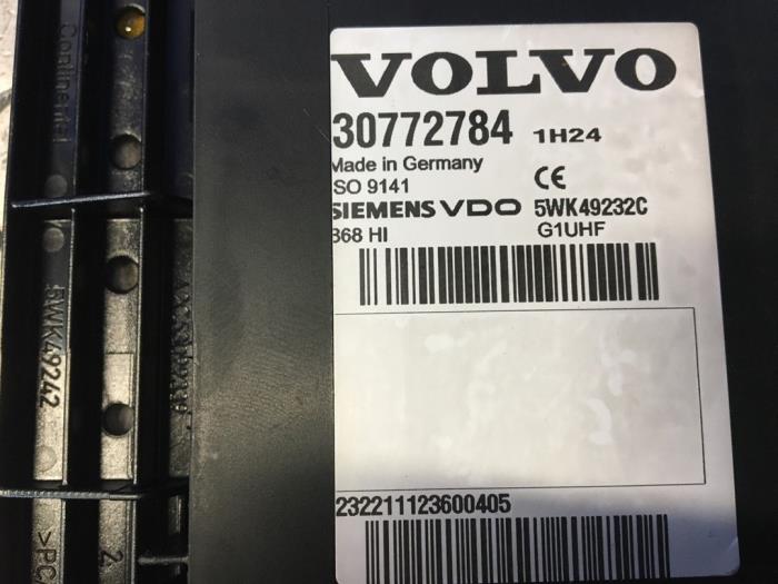 Central door locking module Volvo V60 I 1.6 DRIVe - 30772784 SIEMENS/VDO