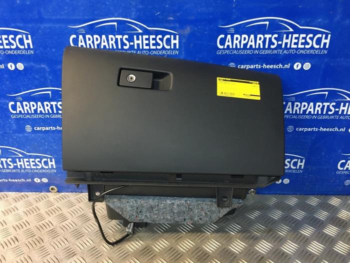 Begagnade Handskfack Volvo V60 I (FW/GW) 1.6 DRIVe Pris € 35,00 Marginaltabell erbjuds av Carparts Heesch