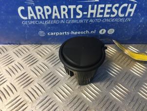 Used Front ashtray Ford Focus 3 Wagon 1.6 EcoBoost 16V 150 Price € 15,75 Margin scheme offered by Carparts Heesch
