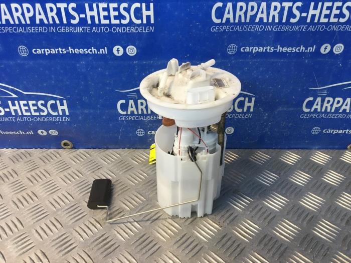 Electric fuel pump from a Ford Focus 3 Wagon 1.6 EcoBoost 16V 150 2012
