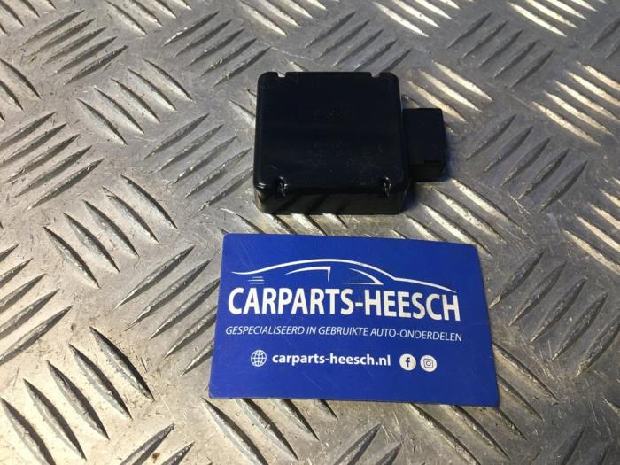 Używane Antena GPS Ford B-Max (JK8) 1.0 EcoBoost 12V 100 Cena € 25,00 Procedura marży oferowane przez Carparts Heesch