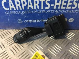Usados Interruptor de indicador de dirección Ford C-Max (DM2) 2.0 16V Precio € 15,75 Norma de margen ofrecido por Carparts Heesch