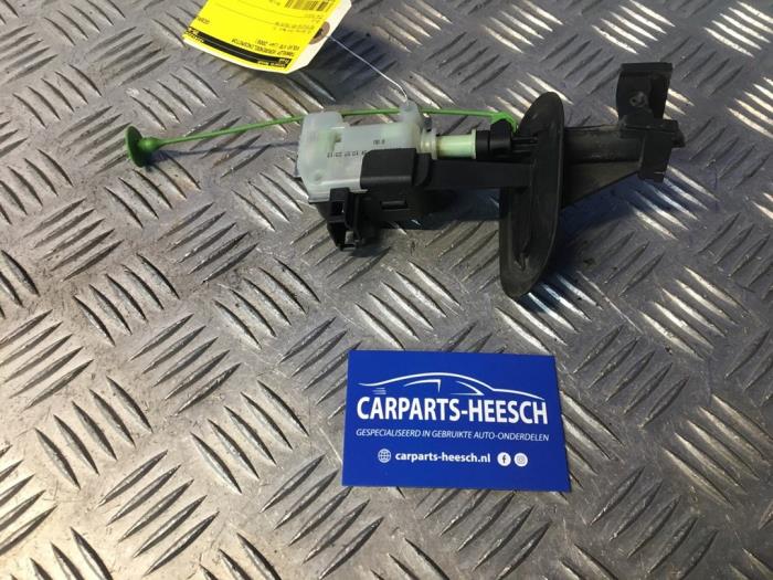 Fuel tank cap lock motor