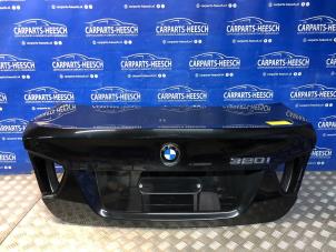 Używane Tylna klapa BMW 3 serie (E90) 320i 16V Cena € 105,00 Procedura marży oferowane przez Carparts Heesch
