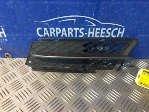 Usagé Pare-chocs grille BMW 3 serie (E90) 320i 16V Prix € 15,75 Règlement à la marge proposé par Carparts Heesch