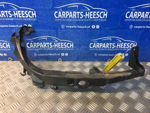 Used Headlight frame, right BMW 3 serie Touring (E91) 320i 16V Price € 21,00 Margin scheme offered by Carparts Heesch