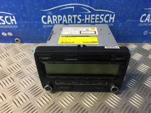 Używane Radioodtwarzacz CD Volkswagen Touran (1T1/T2) 1.4 16V TSI 140 Cena € 36,75 Procedura marży oferowane przez Carparts Heesch