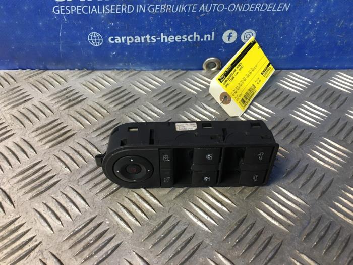 Usados Interruptor combinado de ventanillas Opel Tigra Twin Top 1.4 16V Precio € 75,00 Norma de margen ofrecido por Carparts Heesch