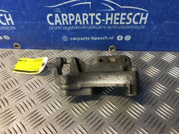 Used Engine mount Volvo V40 (MV) 1.6 D2 Price € 25,00 Margin scheme offered by Carparts Heesch
