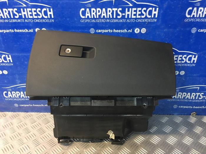 Begagnade Handskfack Volvo V70 (BW) 2.4 D 20V Pris € 35,00 Marginaltabell erbjuds av Carparts Heesch