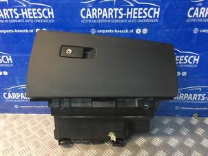 Usagé Boîte à gants Volvo V70 (BW) 2.4 D 20V Prix € 36,75 Règlement à la marge proposé par Carparts Heesch