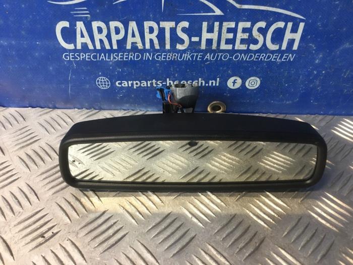 Używane Lusterko wewnetrzne Ford Focus 3 1.0 Ti-VCT EcoBoost 12V 125 Cena € 20,00 Procedura marży oferowane przez Carparts Heesch