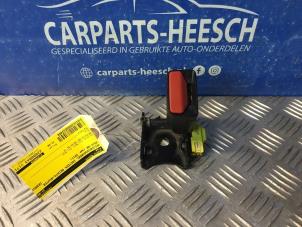 Used Rear seatbelt buckle, right Volvo V60 I (FW/GW) 1.6 DRIVe Price € 21,00 Margin scheme offered by Carparts Heesch
