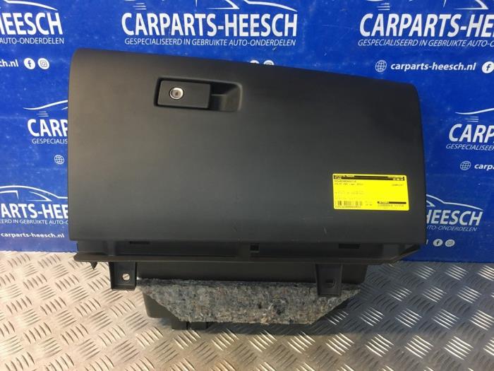 Begagnade Handskfack Volvo V60 I (FW/GW) 1.6 DRIVe Pris € 35,00 Marginaltabell erbjuds av Carparts Heesch