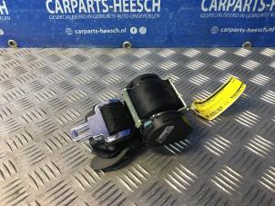 Used Rear seatbelt, centre Volkswagen Touran (1T3) 1.4 16V TSI 140 Price € 26,25 Margin scheme offered by Carparts Heesch