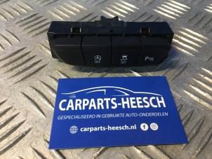 Usados Interruptor (varios) Opel Astra K 1.4 Turbo 16V Precio € 15,75 Norma de margen ofrecido por Carparts Heesch