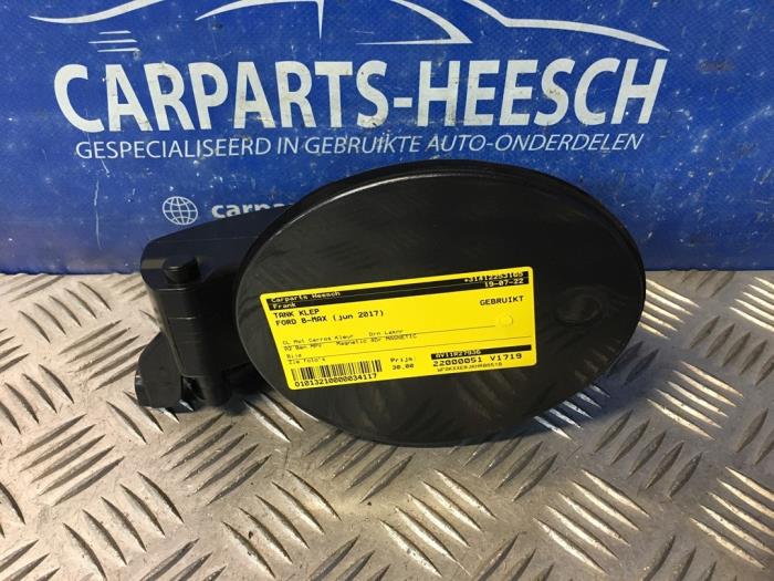 Tank cap cover from a Ford B-Max (JK8) 1.0 EcoBoost 12V 100 2017