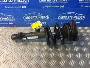Used Front shock absorber, right Mini Mini Cooper S (R53) 1.6 16V Price € 42,00 Margin scheme offered by Carparts Heesch