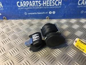 Used Rear seatbelt, centre Volkswagen Touran (1T1/T2) 1.4 16V TSI 140 Price € 26,25 Margin scheme offered by Carparts Heesch