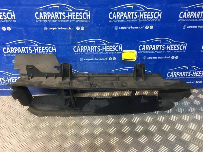 Begagnade Lufttratt Ford Focus 3 1.0 Ti-VCT EcoBoost 12V 125 Pris € 30,00 Marginaltabell erbjuds av Carparts Heesch