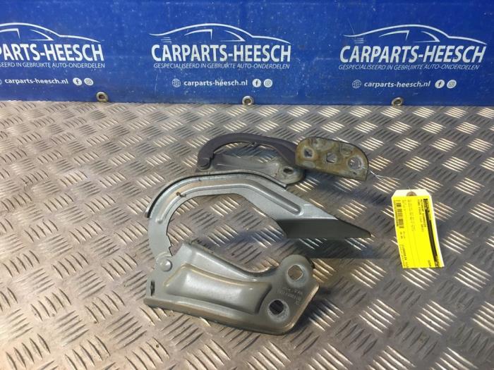 Ford Focus Charni Res Capot Stock Proxyparts Fr